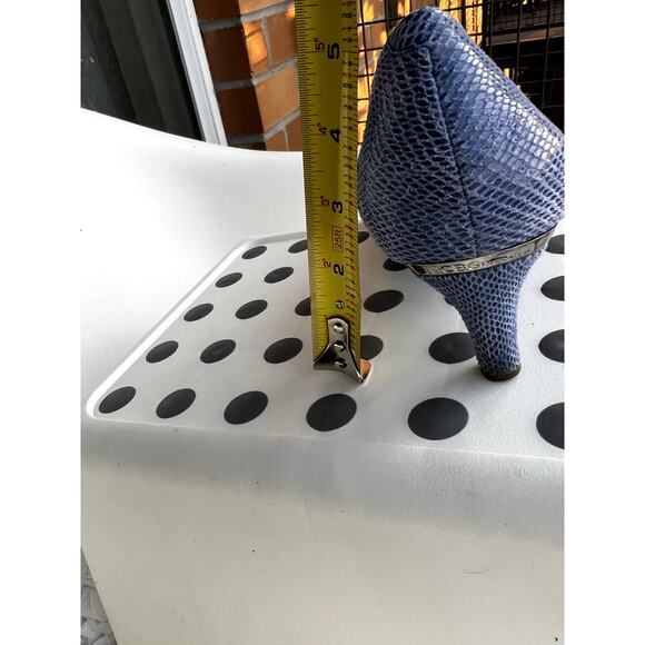 BCBG Generation Blue Leather Pumps Sz 8 /38 Kitten heel Almond shape Carrier - Picture 10 of 10